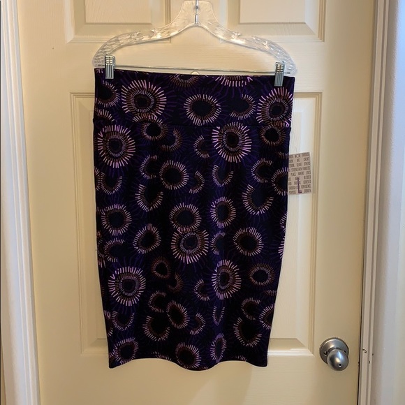 Purple LuLaRoe 26’ stretch skirt - Picture 1 of 5